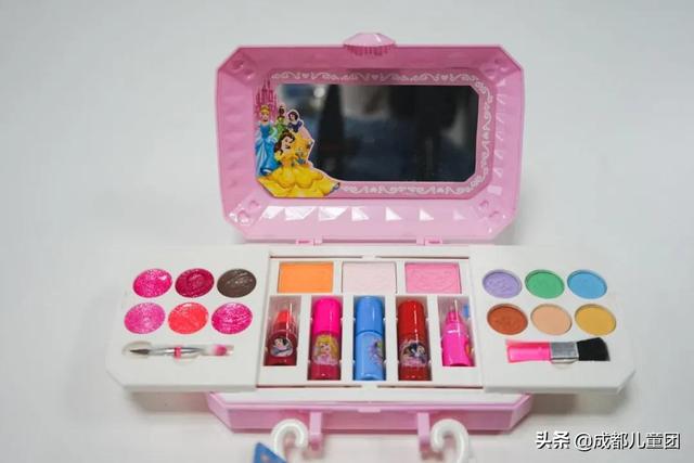 儿童化妆品，买来玩玩还将就，就别往脸上涂了
