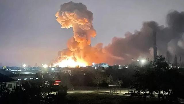 疫情在俄乌前线蔓延：50万人紧急逃亡，每日感染超8万