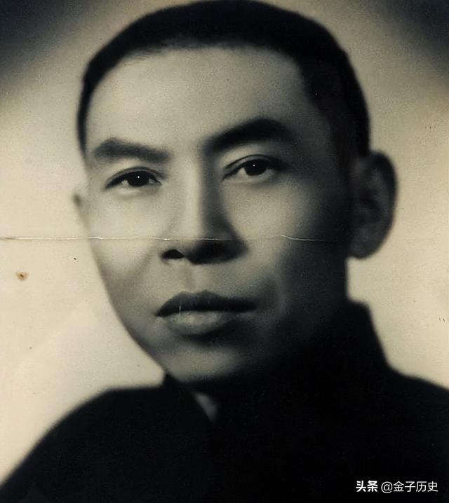 恩人儿子来投靠，杜月笙老婆故意扔钱试探：如果捡了，就打发他走