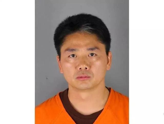 刘强东也退了，互联网大佬时代落幕
