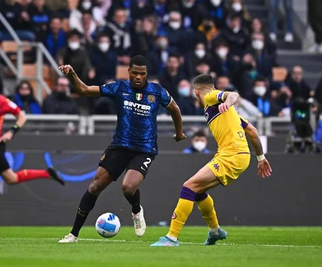 国际米兰1-1艰难战平佛罗伦萨近7轮仅1胜，主动权已不在自己手中