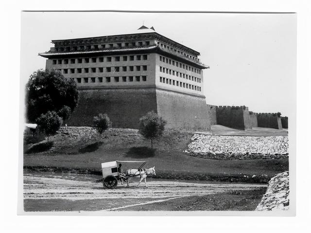 这位美国记者曾采访毛泽东、周恩来，安家北平写下《红星照耀中国》