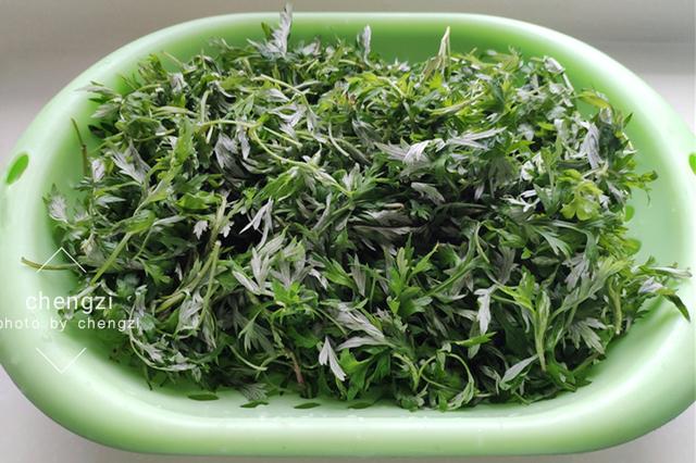 清明前后，碰到这菜别手软！一次多囤些放冰箱，从春吃到冬特省事
