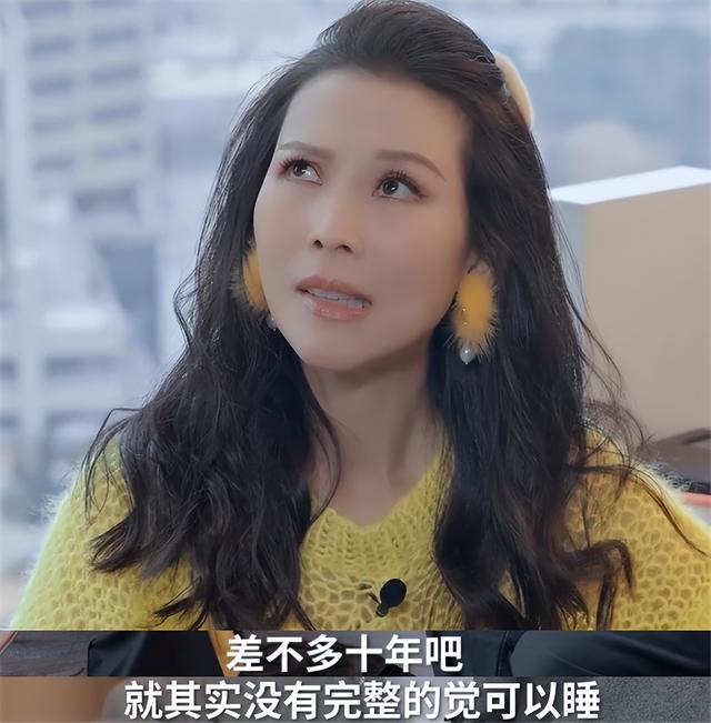 蔡少芬当妈后10年没睡过整觉！每天5点起床为儿女做早饭，太心酸