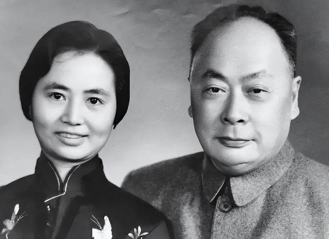 陈毅被妻子锁门外，冲动下提离婚，周恩来找到张茜：给你提个建议