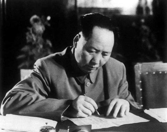 1970年，卡扎菲要买中国原子弹，毛主席怒斥：太过狂妄，令人讨厌
