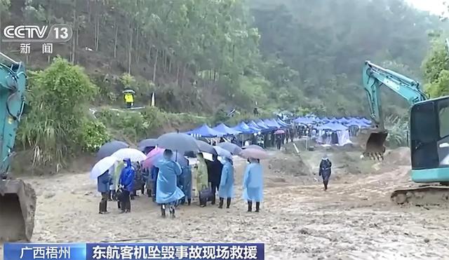 东航MU5735搜救，飞机残骸深入地下20米，为何不使用挖掘机？