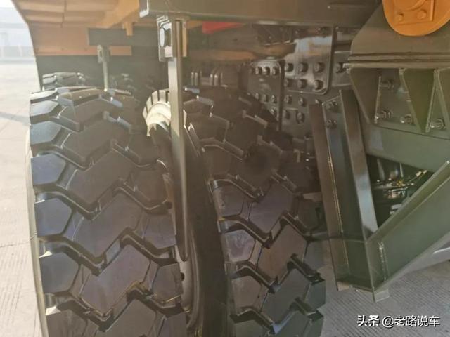 宇通宽体矿用自卸车