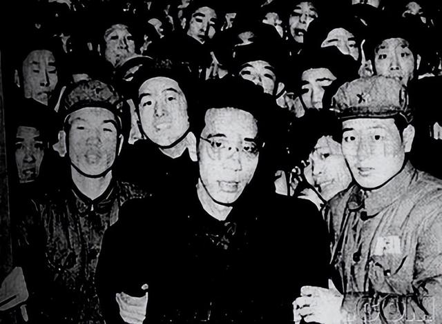 奸商把黑心棉卖给志愿军，在罐头里放变质肉，毛主席大怒：该杀