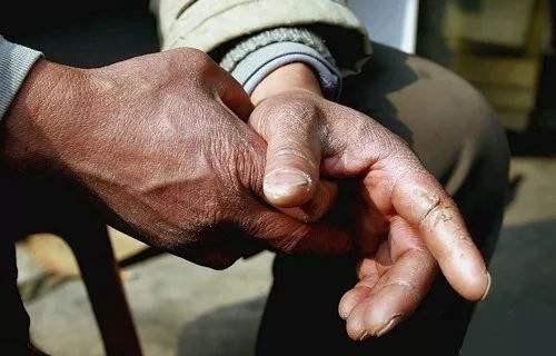 正在走红的指纹锁，为何很多人称它是“智商税”？来听听大实话