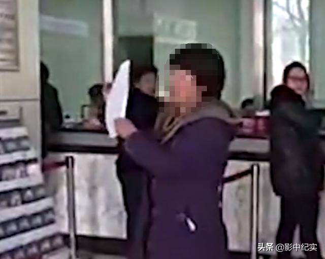 女子存银行205万，08年取钱时发现卡里只剩100元，银行：我们不管