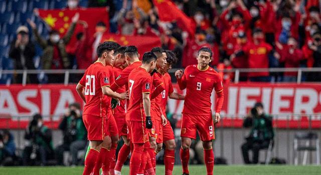 国足太难了！大年初一与五台春晚争夺收视率，战越南或无人问津