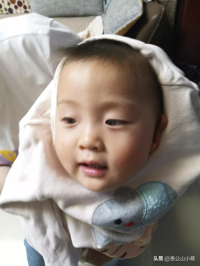 今天宝宝你三周岁了，从2斤到32斤，你就是我们最大的幸福