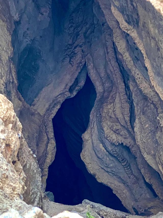 古道冰泉沿柳溝 懸崖道觀盛泉岩