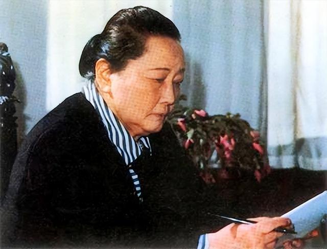 1949年，回家被战士挡在门口，生气的宋庆龄直冲三野司令部