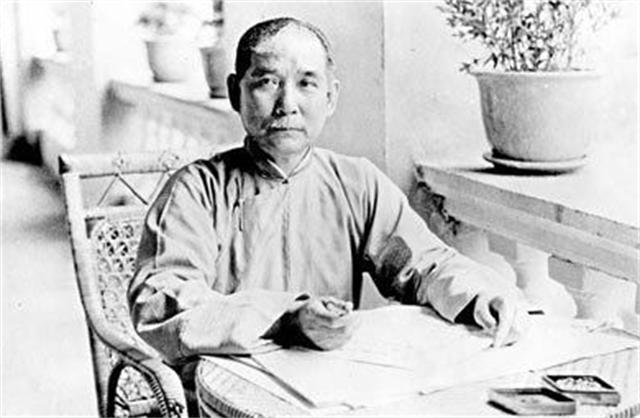 溥仪晚年住在什么地方，去世时家里还有多少钱？
