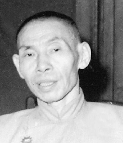 恩人儿子来投靠，杜月笙老婆故意扔钱试探：如果捡了，就打发他走