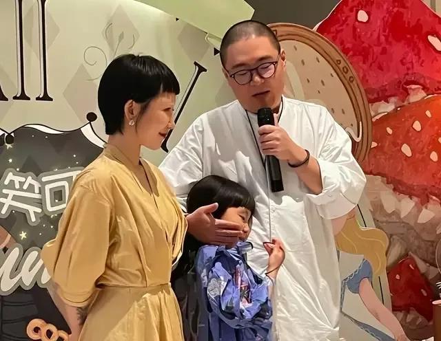 我曾经看不起的童星郝邵文，不仅求婚成功，还直播带货7500万了