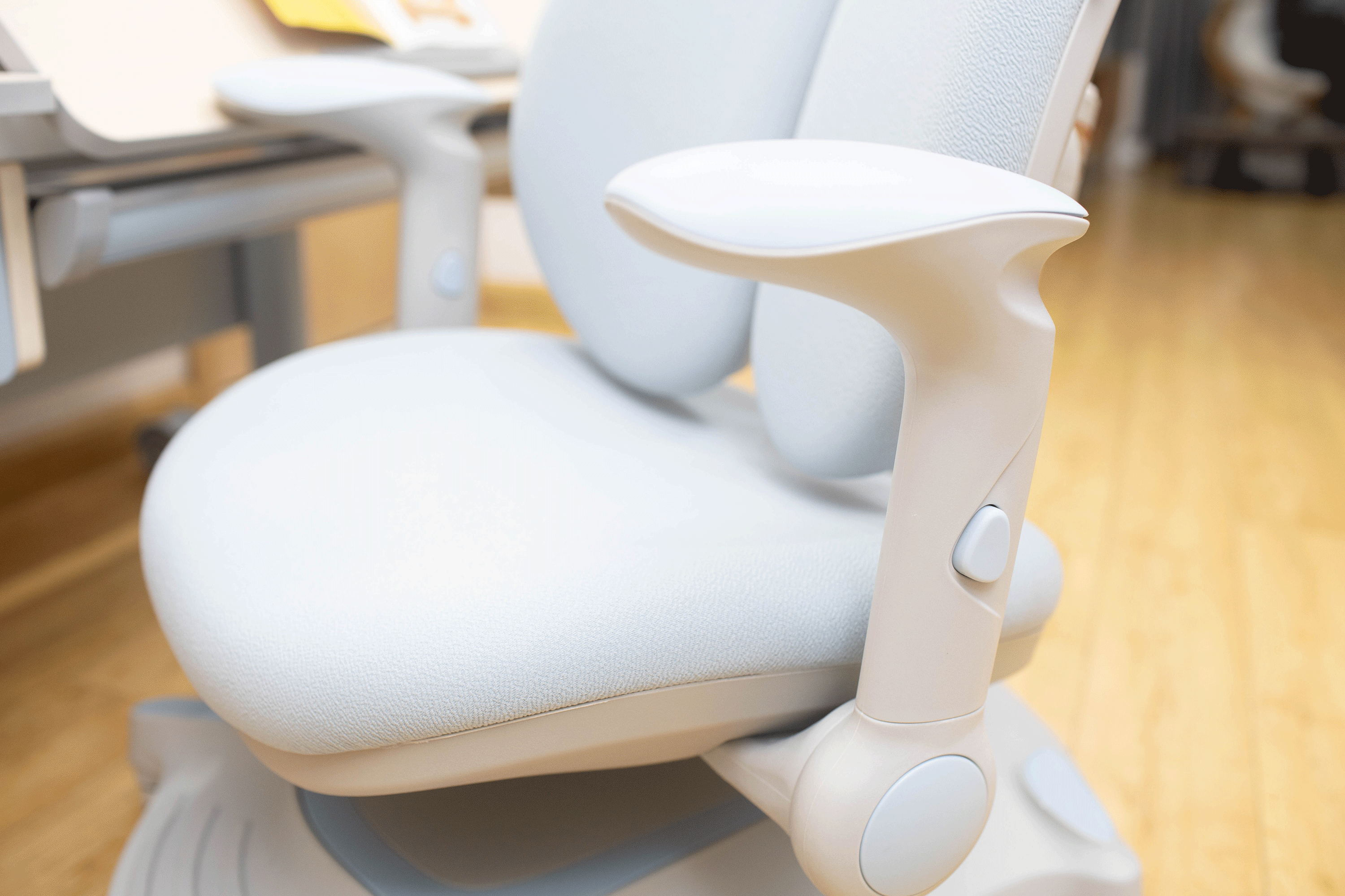 健康与舒适陪伴宝宝一起成长，科贝森儿童学习桌椅套装使用体验