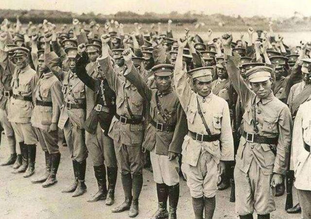 张学良晚年说“我对国家没贡献”，吕正操霸气接话，现场无人反驳
