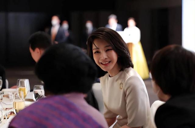 韩国新晋第一夫人终于“藏”不住了，她的故事远比你想象的要精彩