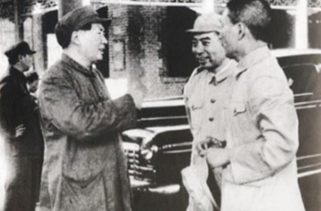 49年张治中生活困难，向傅作义借钱，周总理得知：拨出六千元给他