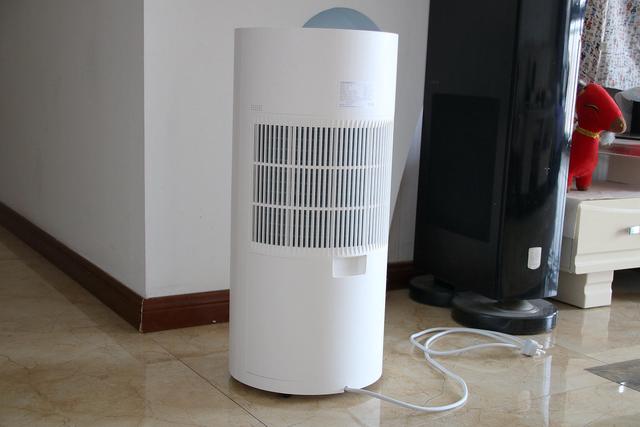 小米推出千元级除湿机新品，超大水箱还带三种智能工作模式