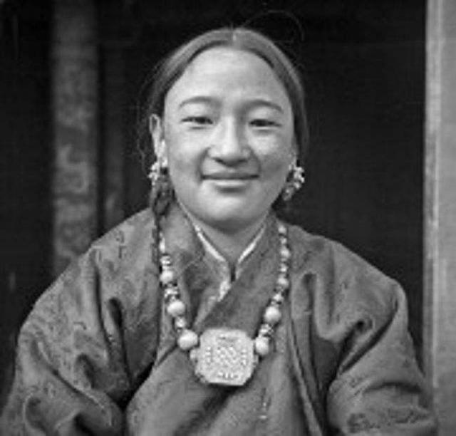 康巴末代女土司悲剧：政治牺牲品，婚礼当日从权力巅峰沦为阶下囚