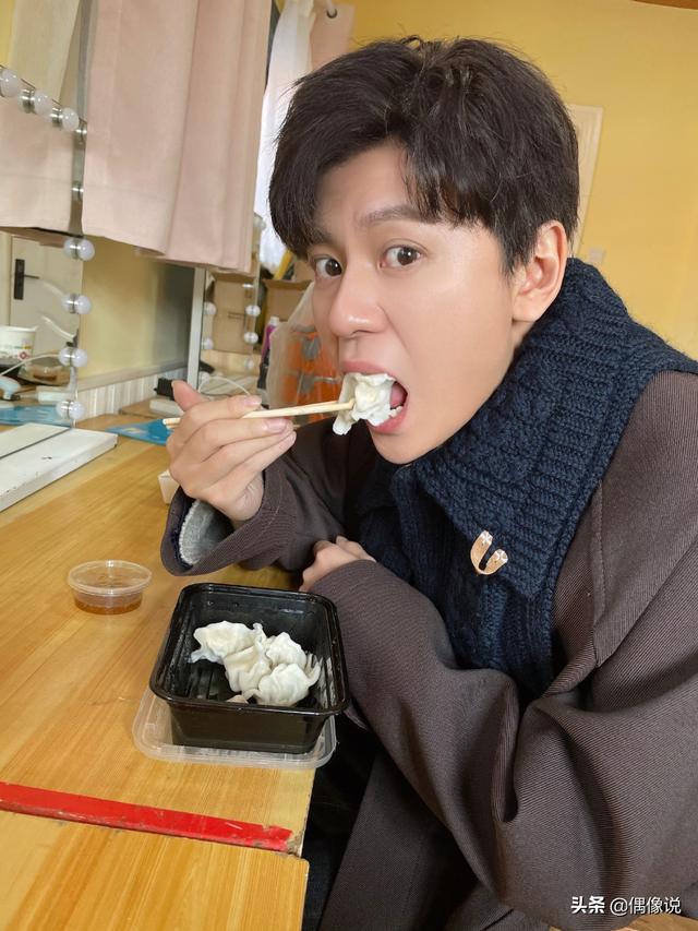 杨紫秦俊杰横店聚餐被拍，女方疑似喝醉了，但两人没有复合希望