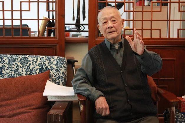 天安门上的伟人像会挂多久？早在1980年时，邓小平便做出了解答