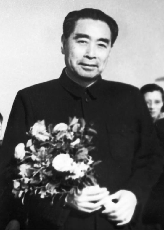 1962年周恩来生日，坚持不愿吃面条，陈毅刚巧救场：我吃点行吗？