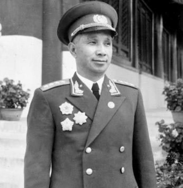 毛主席选帅出征朝鲜，4个野战军主将中，为何独独不考虑刘伯承？
