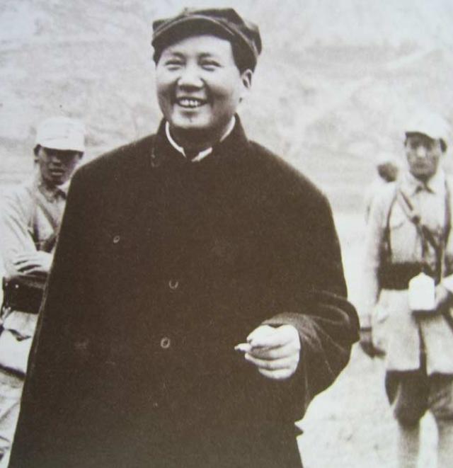 毛主席3次参观故宫城墙，为何却不肯踏进故宫半步？背后有何隐情