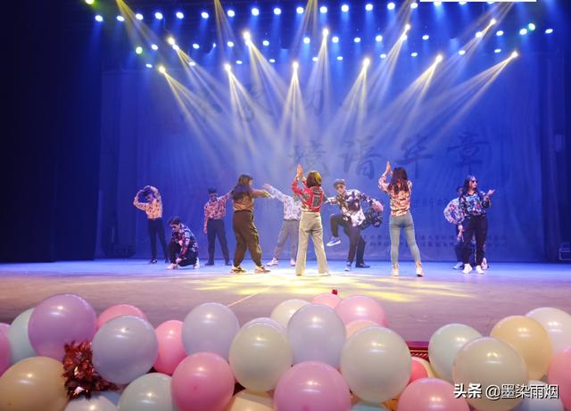 江梦南：耳朵听不见，我用眼睛“听”声音，一样考上清华