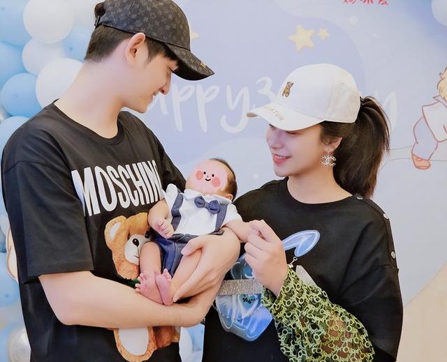 马可为儿子办豪华周岁宴，王丹妮全身名牌出镜！一条项链价值10万