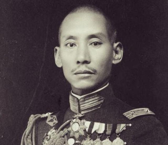 50年陈赓将龙云之子枪毙，龙云看过爱子遗物后直言：我的儿子真坏