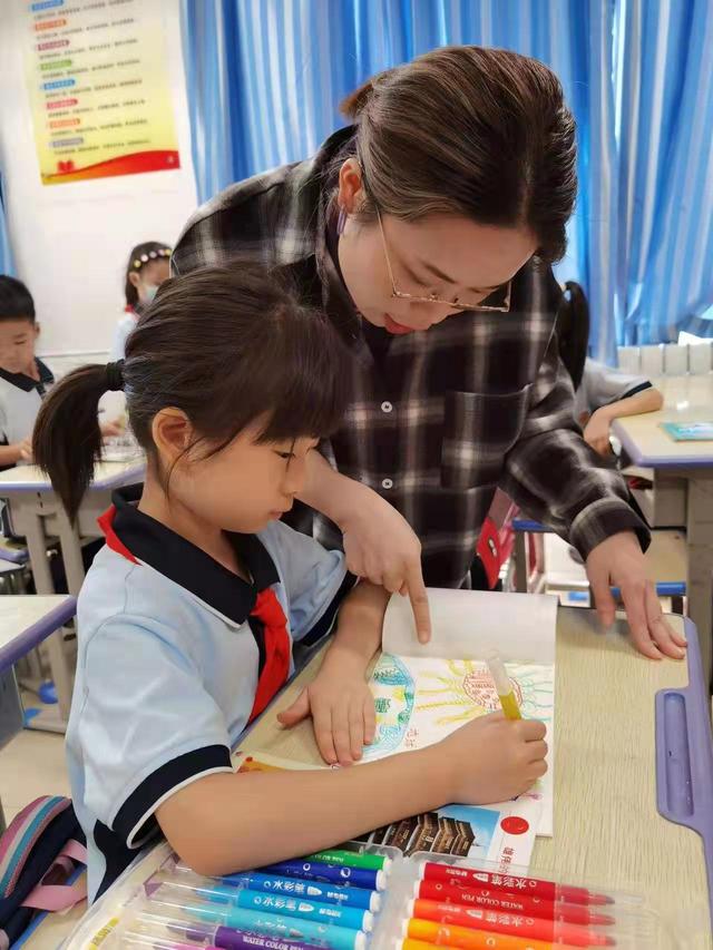 家长开启凡尔赛模式：谁说娃写作业“鸡飞狗跳”？不存在！“双减”一来，亲子关系杠杠滴