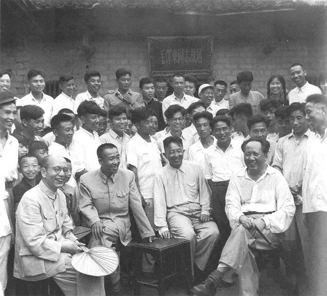 1950年毛岸英回韶山，毛主席：你一定要记得看罗石泉舅舅