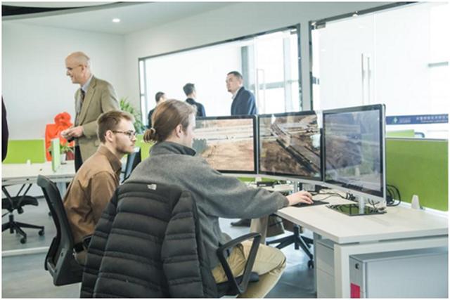 南京大学电子科学与工程学院马展