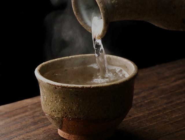 晚饭时经常喝点白酒的人，身体会如何？不隐瞒，医生告诉你答案