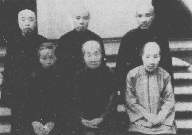 1962年，一封讣告送到中南海，毛泽东含泪：寄500，与我夫人同穴