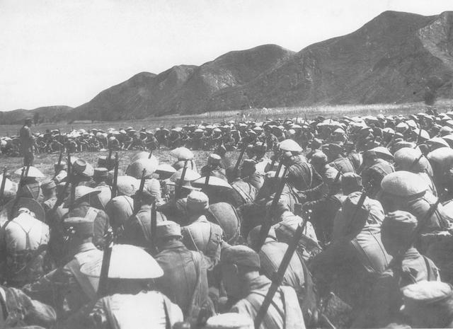 马步芳妄图死守六盘山，解放军四百门大炮炸烂其美梦