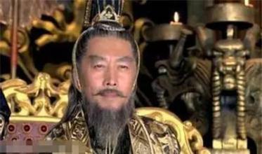 比康熙还猛！傀儡皇帝宇文邕亲手拿“板砖”砸晕权臣