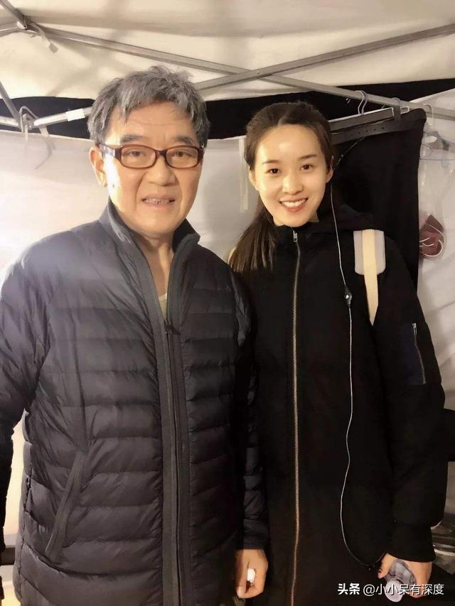老戏骨李立群的隔离生活，与妻子照片，头发花白互相依偎恩爱十足