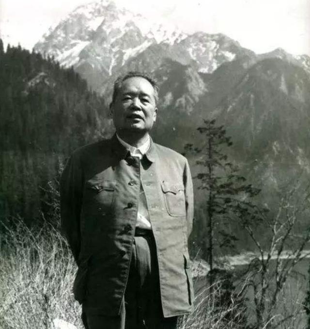 父亲去世，遗言让儿女困惑，93年中央领导称：他的身份可以解密了