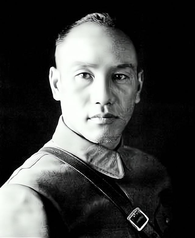 山东滕县的小放牛娃，是如何成为青帮大佬，还做了蒋介石师父的？
