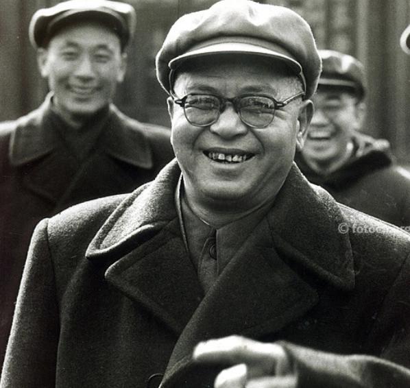 周恩来下令建革命公墓，林徽因亲自设计，还未建好迎来首位领导人