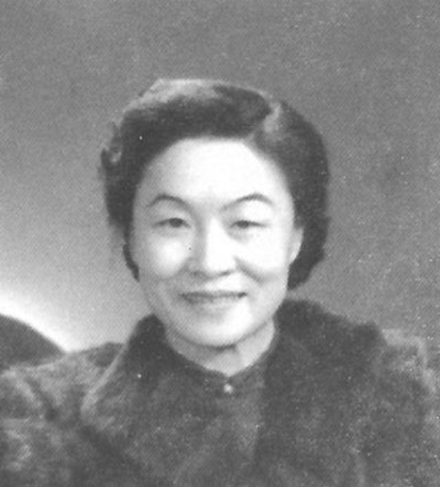 杨绛评张爱玲：长相难看，一脸“花生米”，文笔不错，但意境卑下