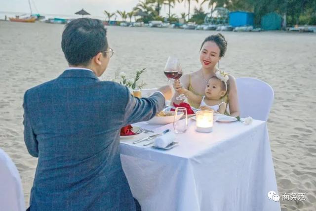 結婚四周年，我們帶女兒穿越回婚禮那一天…