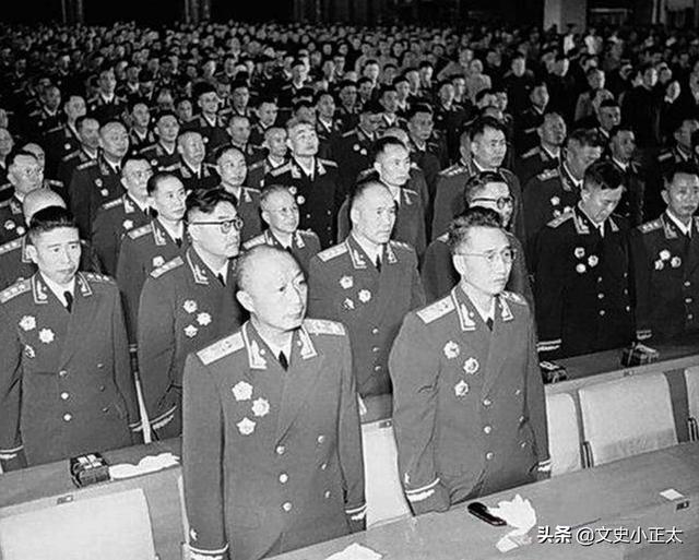 1955年授衔结束，台下还站着一人，周总理问他原因：没念到我名字